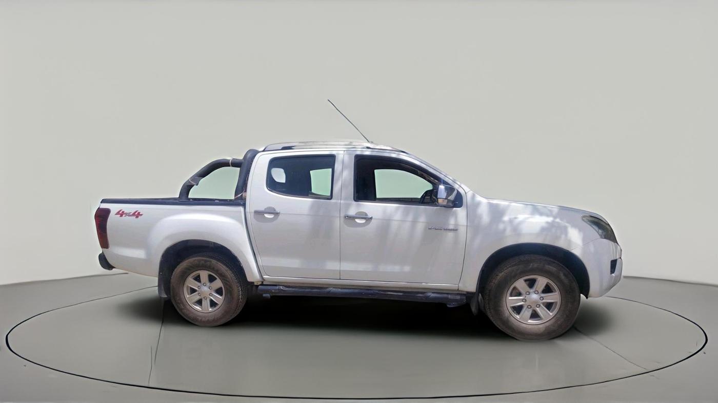 2017 ISUZU D-Max V Cross 4*4 MT, Diesel, Manual, 2,16,961 km, exterior