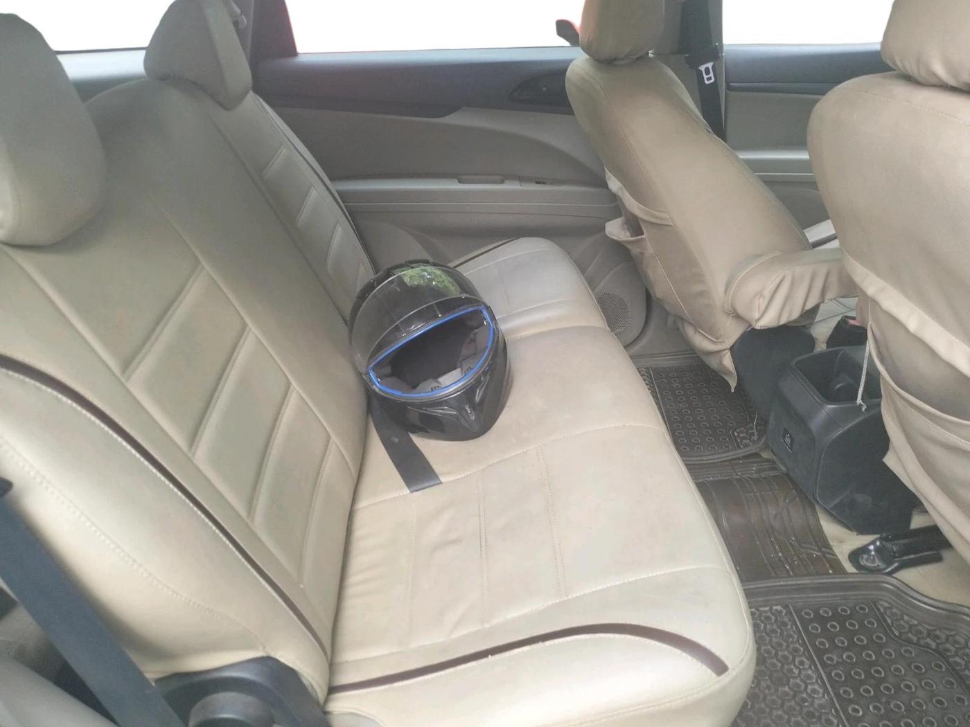 2018 Mahindra MARAZZO M2 8 STR, Diesel, Manual, 1,81,225 km, interior