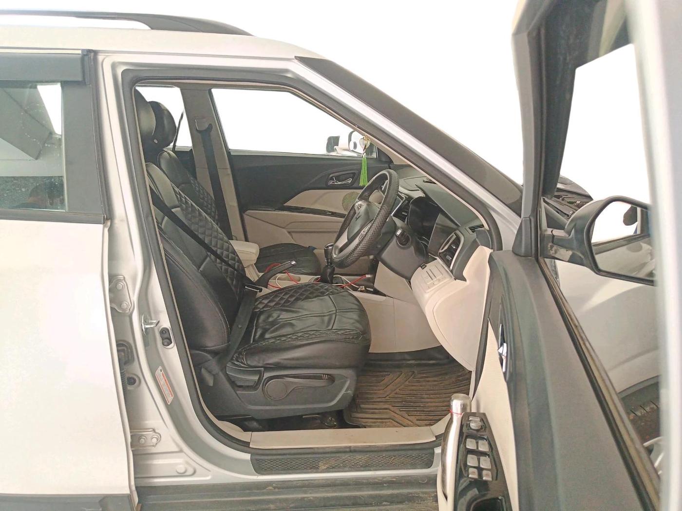 2023 Mahindra XUV300 W8 1.5 DIESEL, Diesel, Manual, 61,432 km, interior