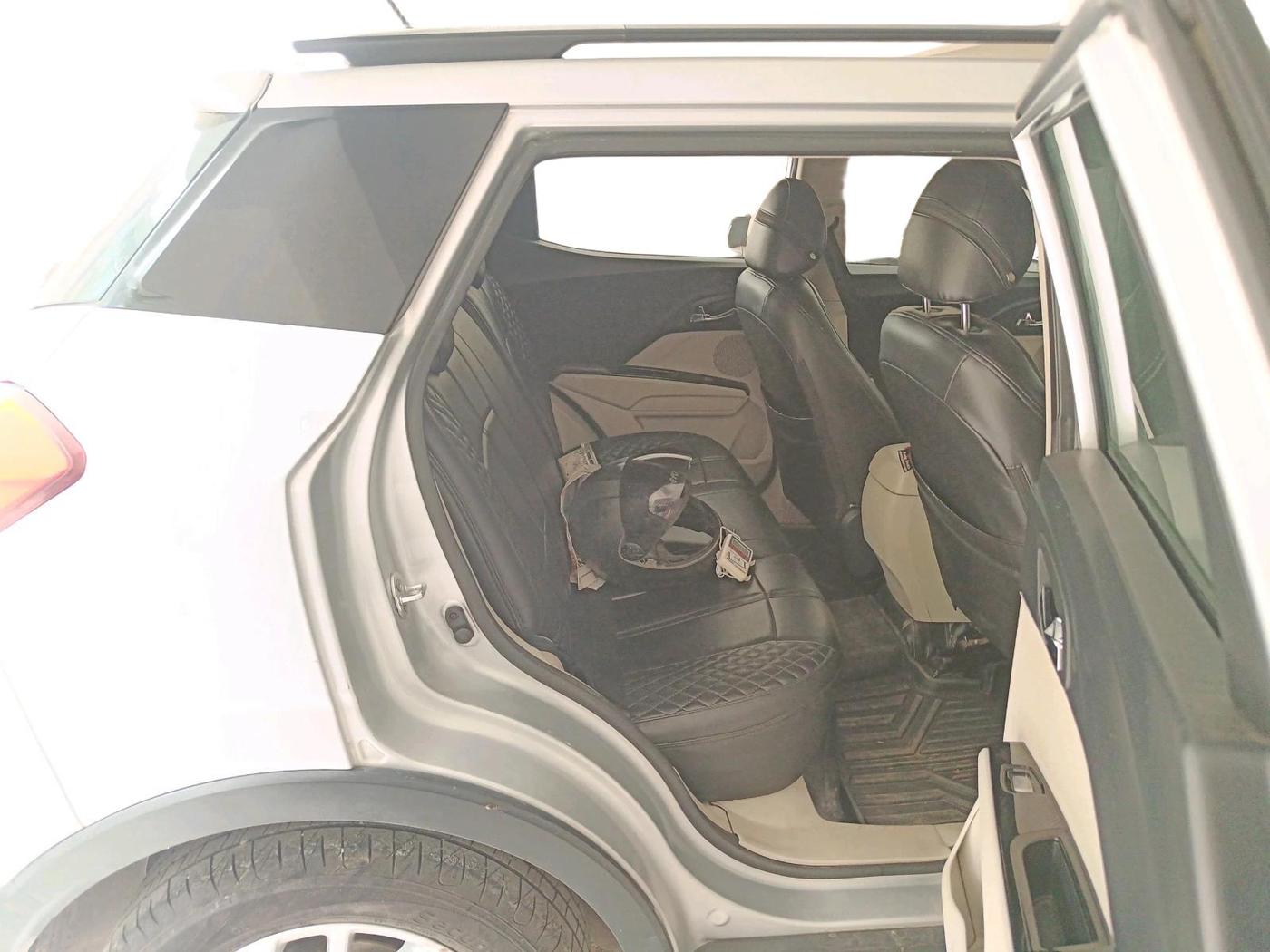 2023 Mahindra XUV300 W8 1.5 DIESEL, Diesel, Manual, 61,432 km, interior