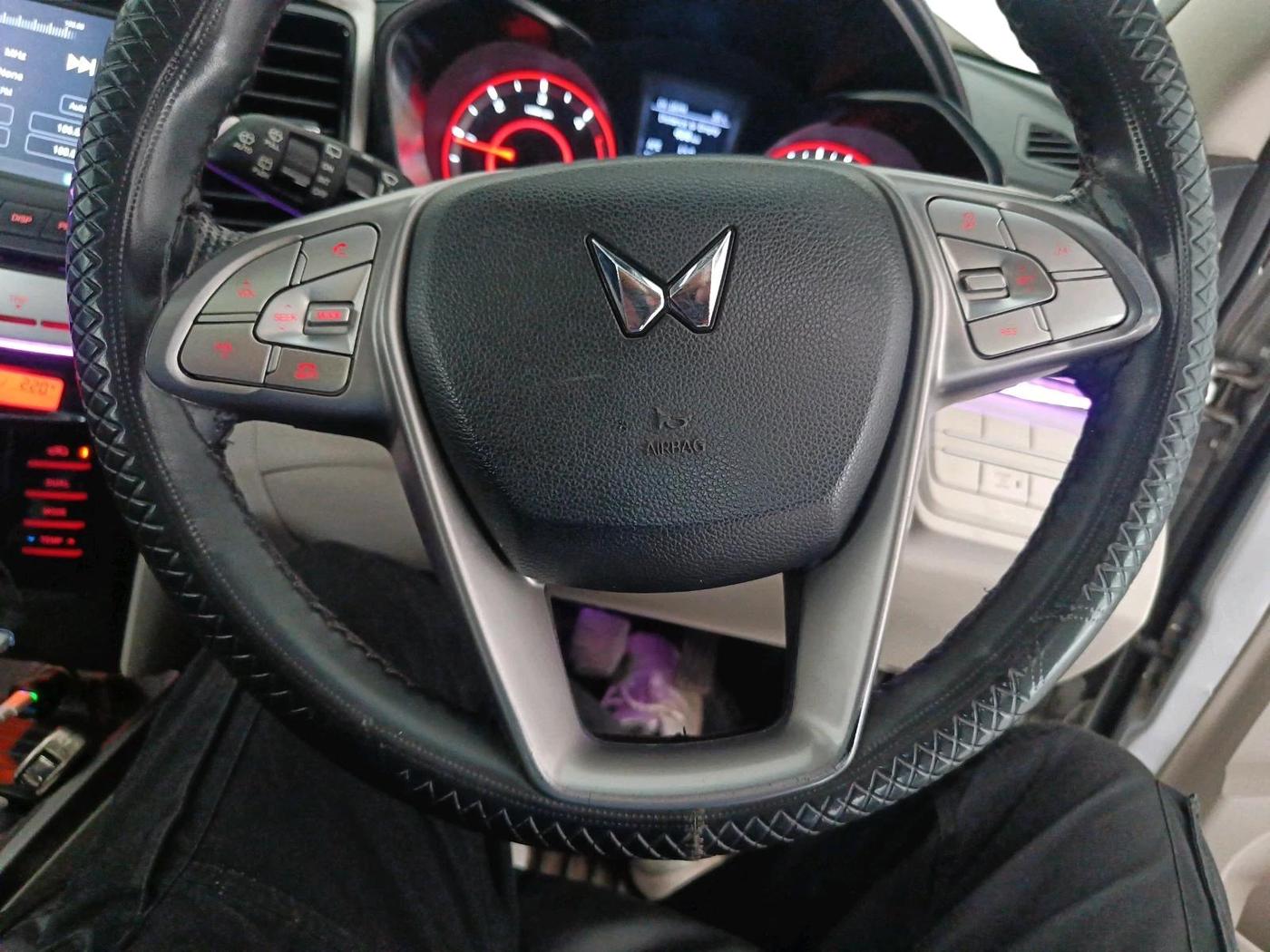 2023 Mahindra XUV300 W8 1.5 DIESEL, Diesel, Manual, 61,432 km, interior