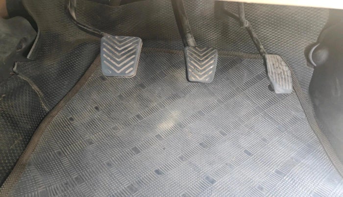 2013 Hyundai Eon MAGNA + LPG, Petrol, Manual, 1,48,439 km, interior