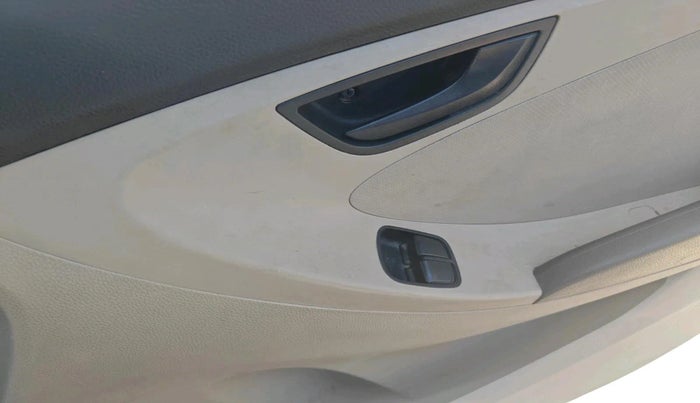 2013 Hyundai Eon MAGNA + LPG, Petrol, Manual, 1,48,439 km, interior