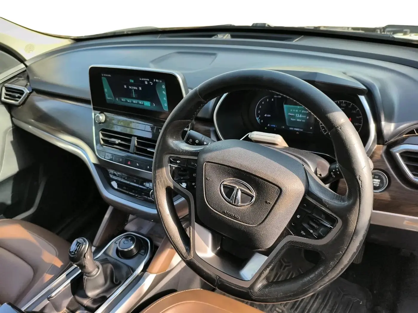 2019 Tata Harrier XZ 2.0L, Diesel, Manual, 1,93,872 km, interior