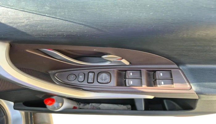 2014 Mahindra XUV500 W8, Diesel, Manual, 1,19,511 km, interior