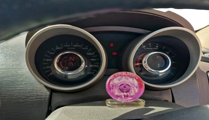 2014 Mahindra XUV500 W8, Diesel, Manual, 1,19,511 km, interior