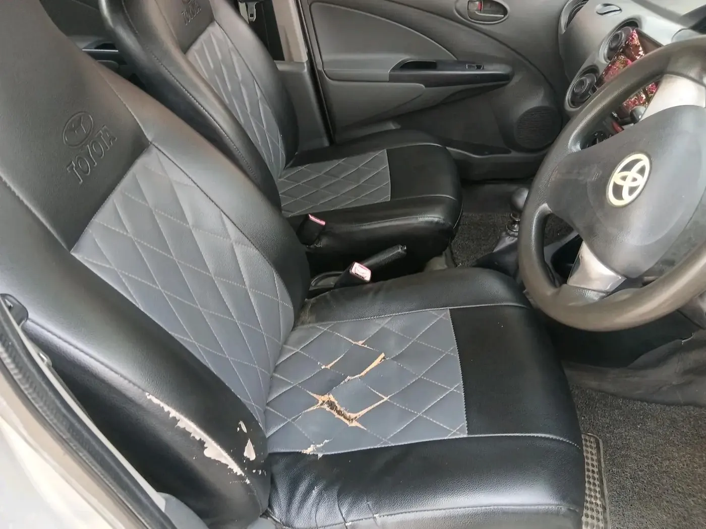 2012 Toyota Etios Liva GD, Diesel, Manual, 1,21,053 km, interior