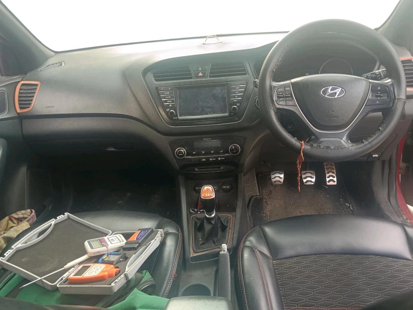 2015 Hyundai i20 Active 1.4 SX, Diesel, Manual, 1,08,653 km, interior