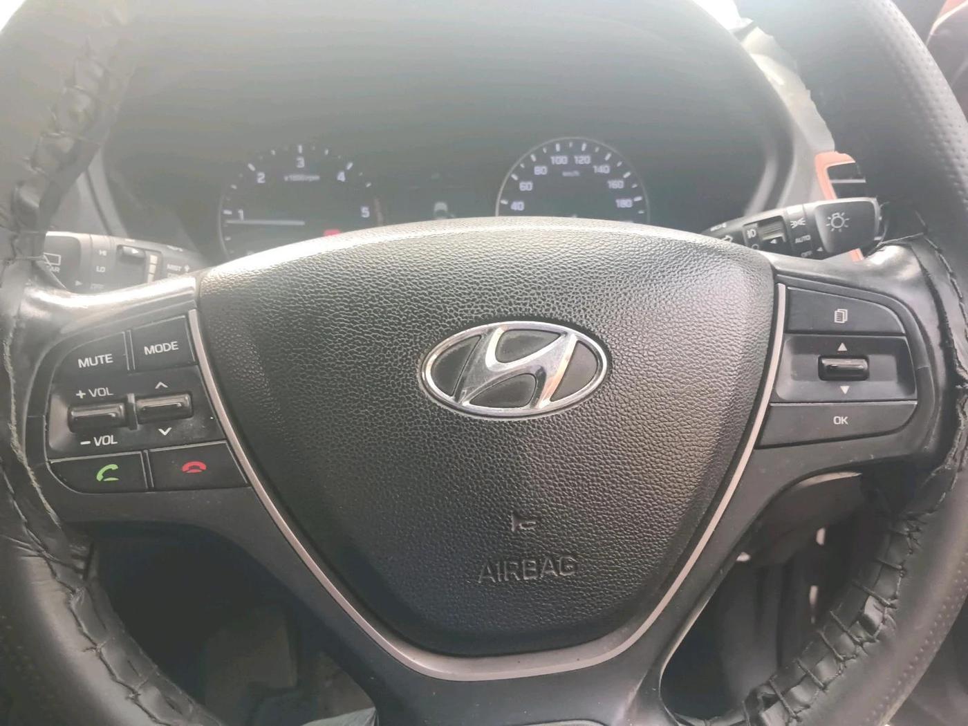 2015 Hyundai i20 Active 1.4 SX, Diesel, Manual, 1,08,653 km, interior