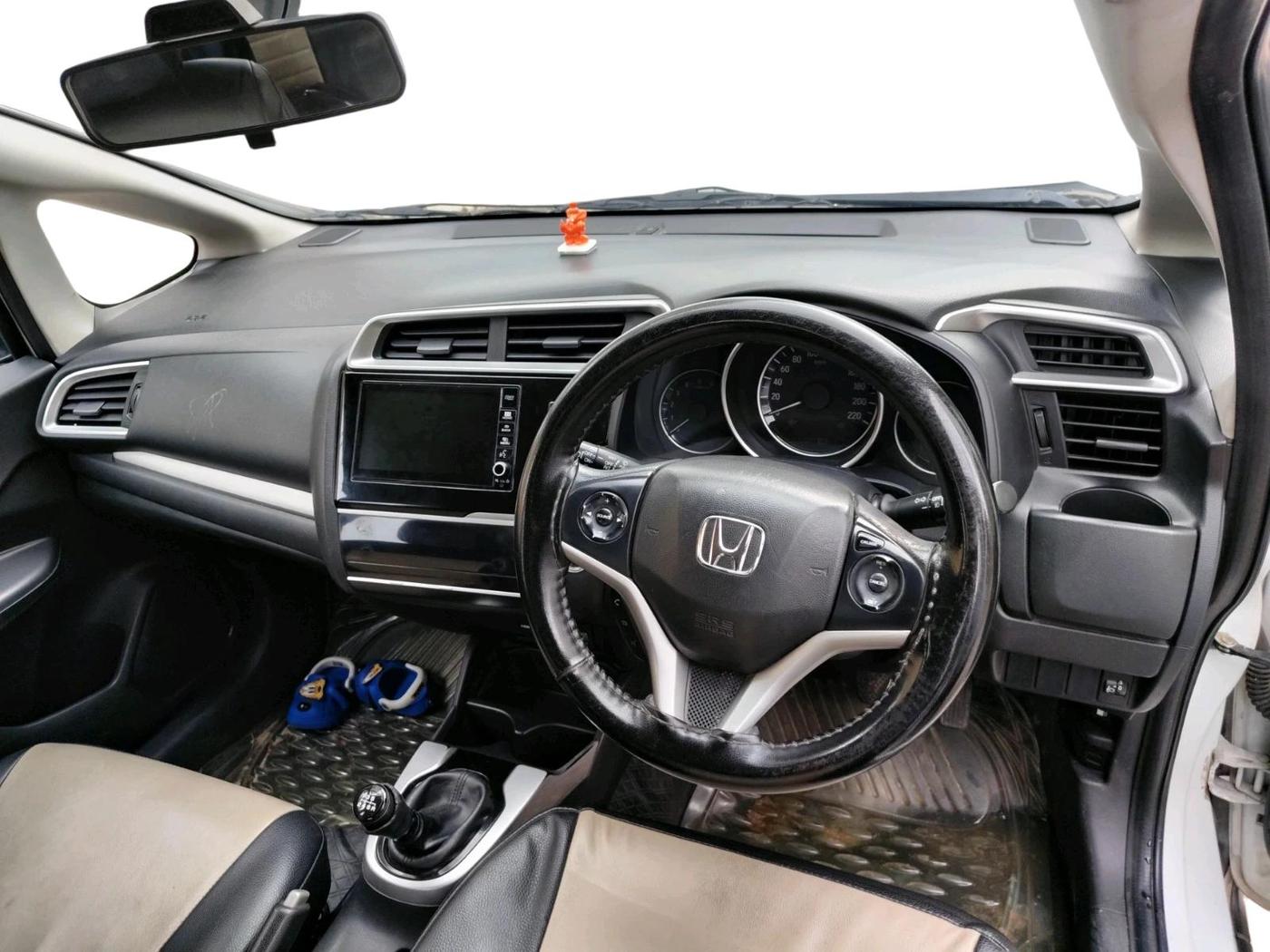 2017 Honda WR-V 1.5L I-DTEC VX MT, Diesel, Manual, 1,20,417 km, interior