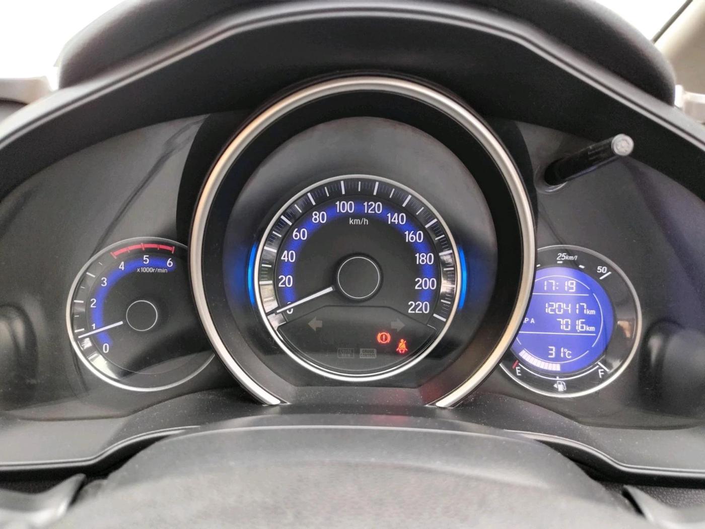 2017 Honda WR-V 1.5L I-DTEC VX MT, Diesel, Manual, 1,20,417 km, interior