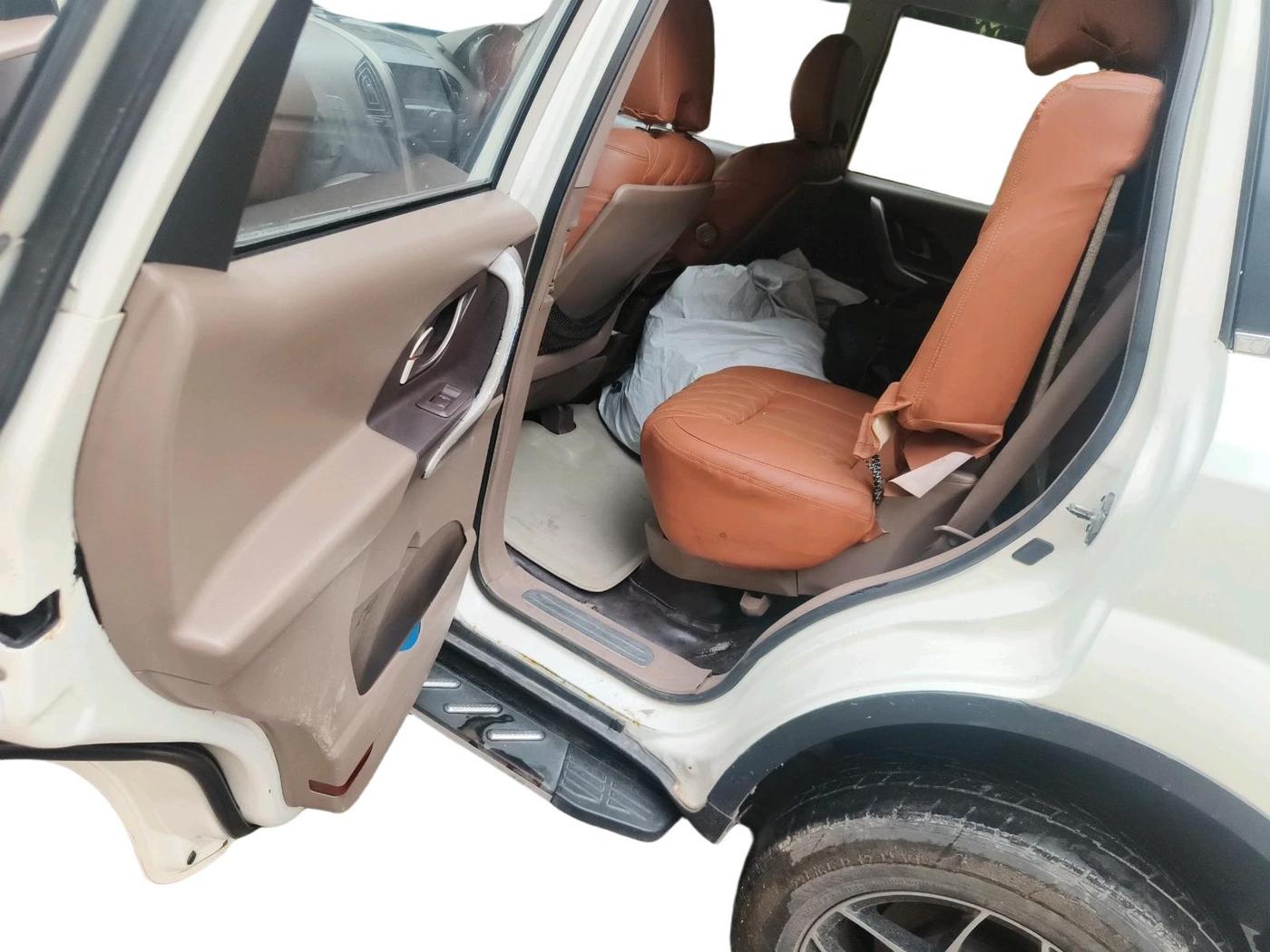 2014 Mahindra XUV500 W8, Diesel, Manual, 1,11,062 km, interior