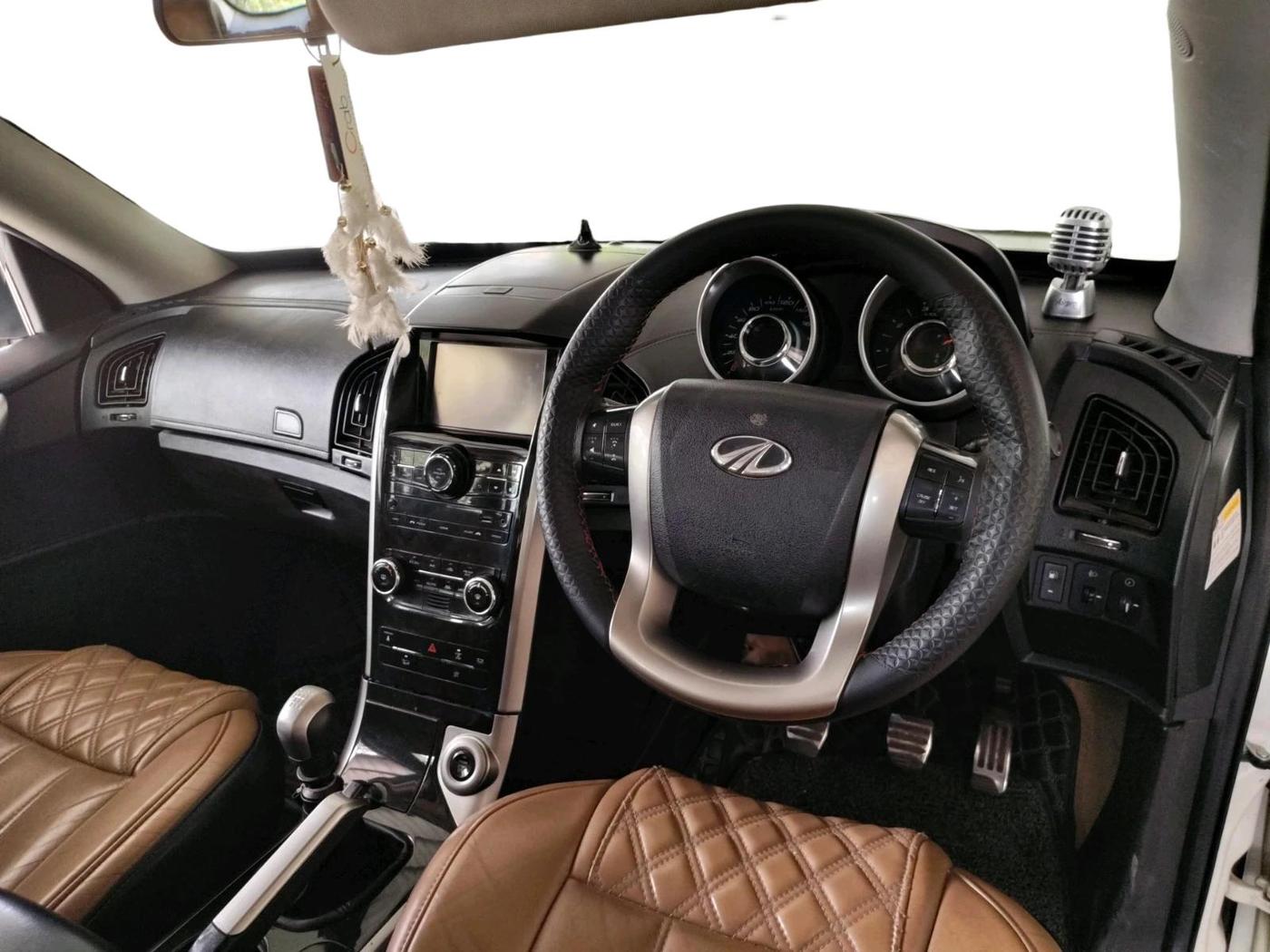 2019 Mahindra XUV500 W11, Diesel, Manual, 81,874 km, interior