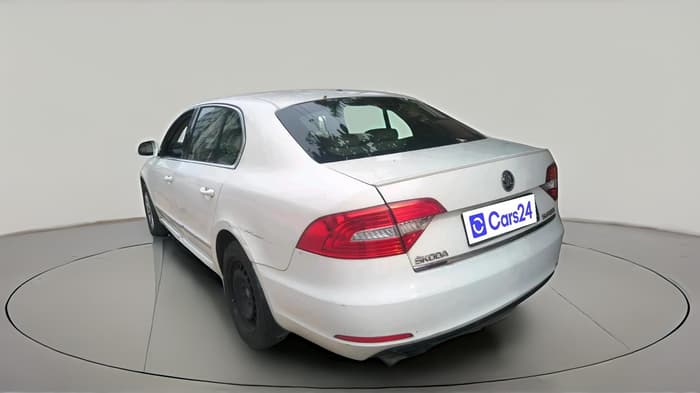 2014 Skoda Superb ELEGANCE 2.0 TDI CR AT, Diesel, Automatic, 71,602 km, exterior