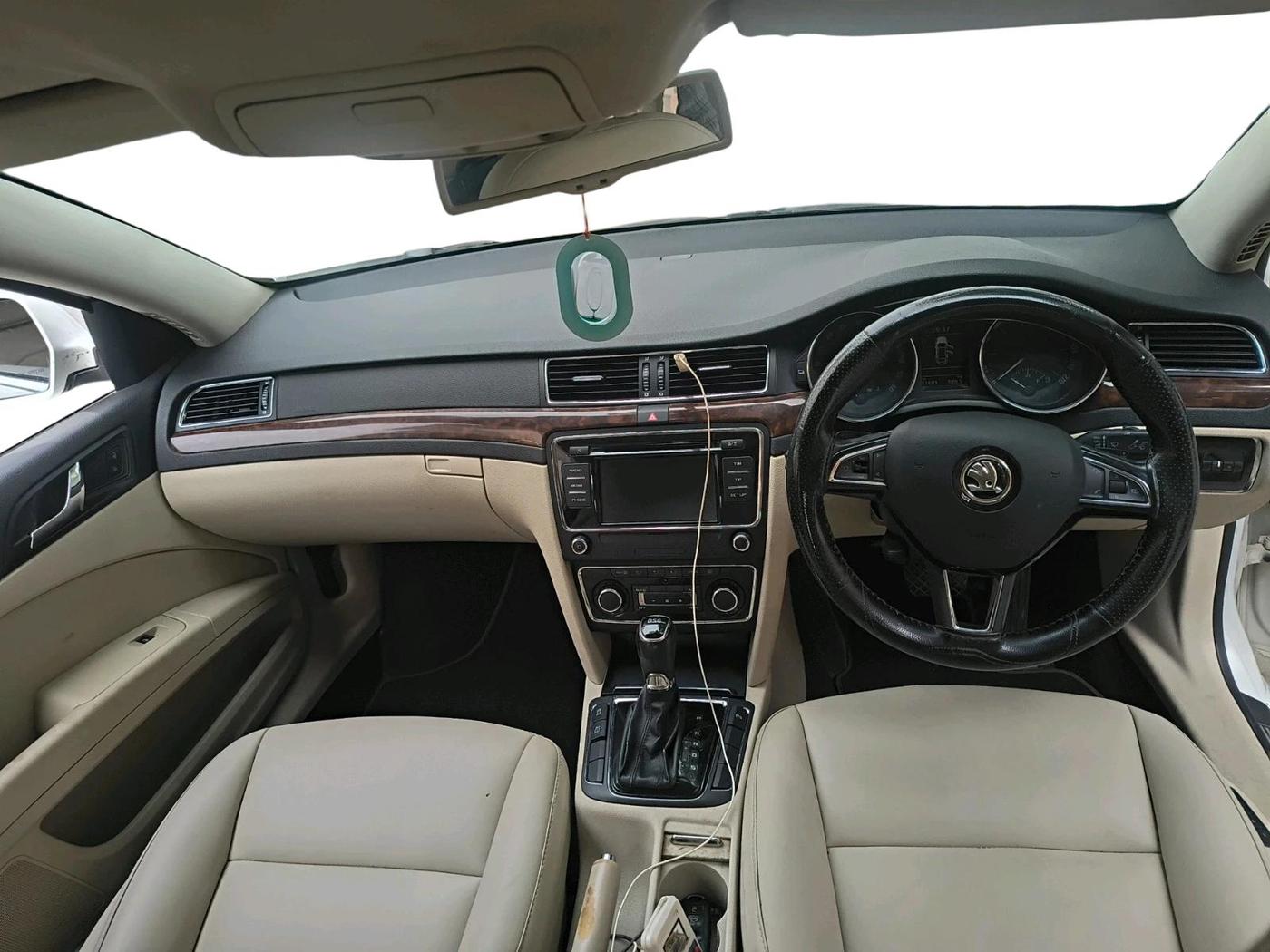 2014 Skoda Superb ELEGANCE 2.0 TDI CR AT, Diesel, Automatic, 71,602 km, interior