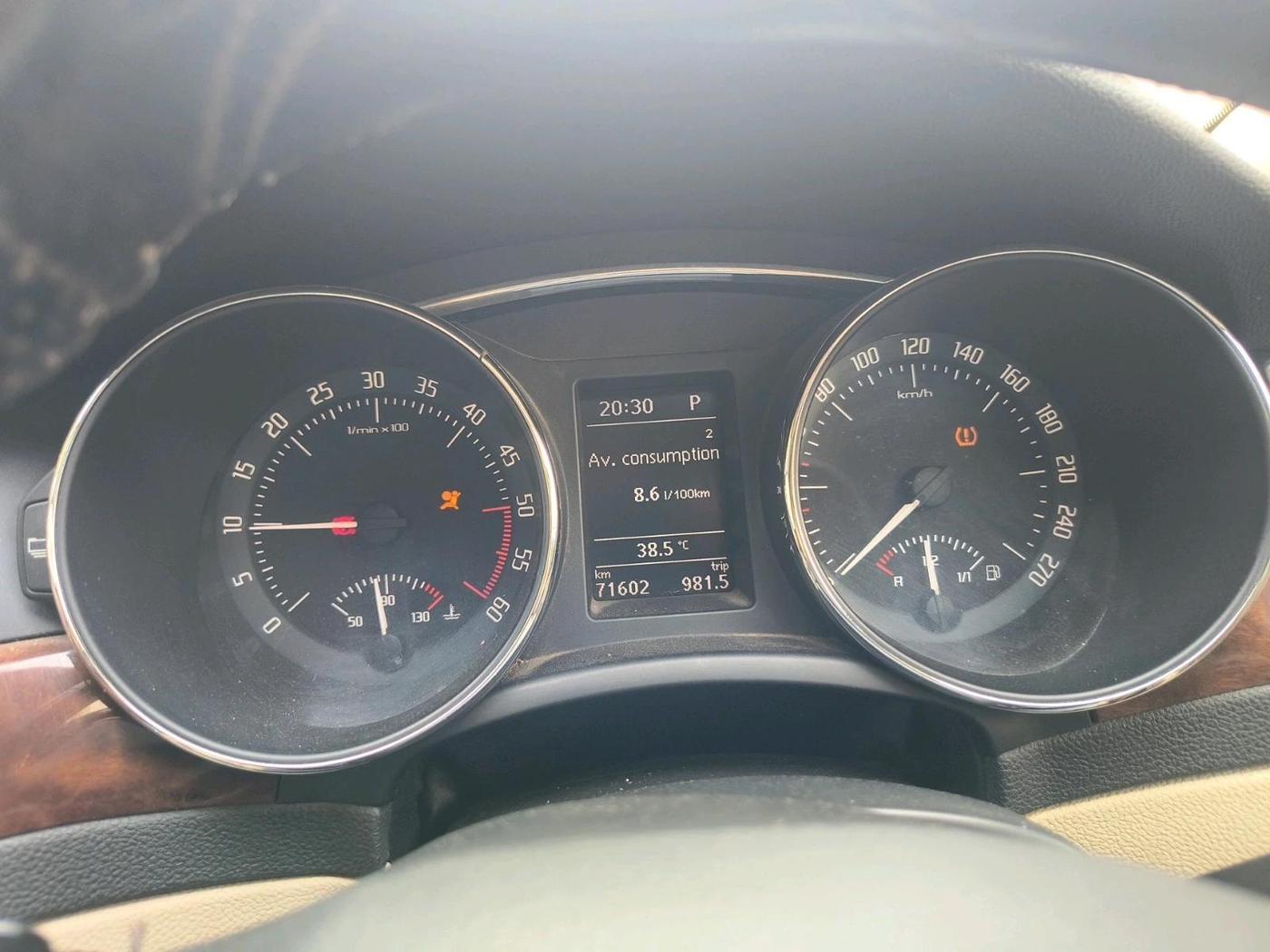2014 Skoda Superb ELEGANCE 2.0 TDI CR AT, Diesel, Automatic, 71,602 km, interior