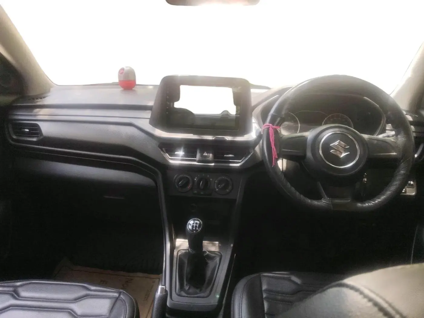 2023 Maruti BREZZA LXI SMART HYBRID, Petrol, Manual, 22,318 km, interior