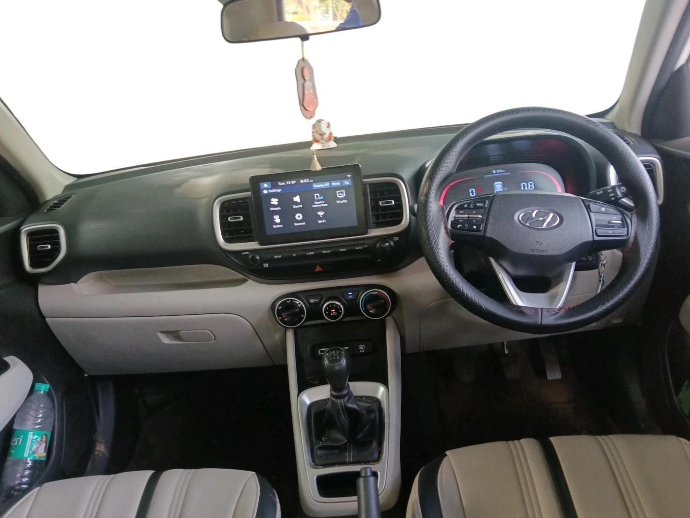2022 Hyundai VENUE S(O) 1.2, Petrol, Manual, 28,265 km, interior