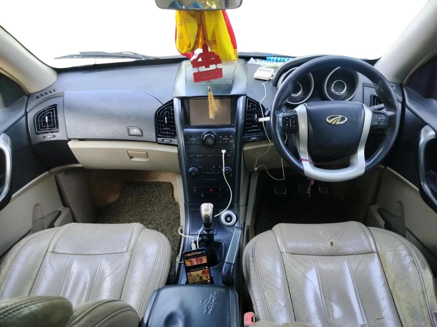 2017 Mahindra XUV500 W10, Diesel, Manual, 1,22,768 km, interior