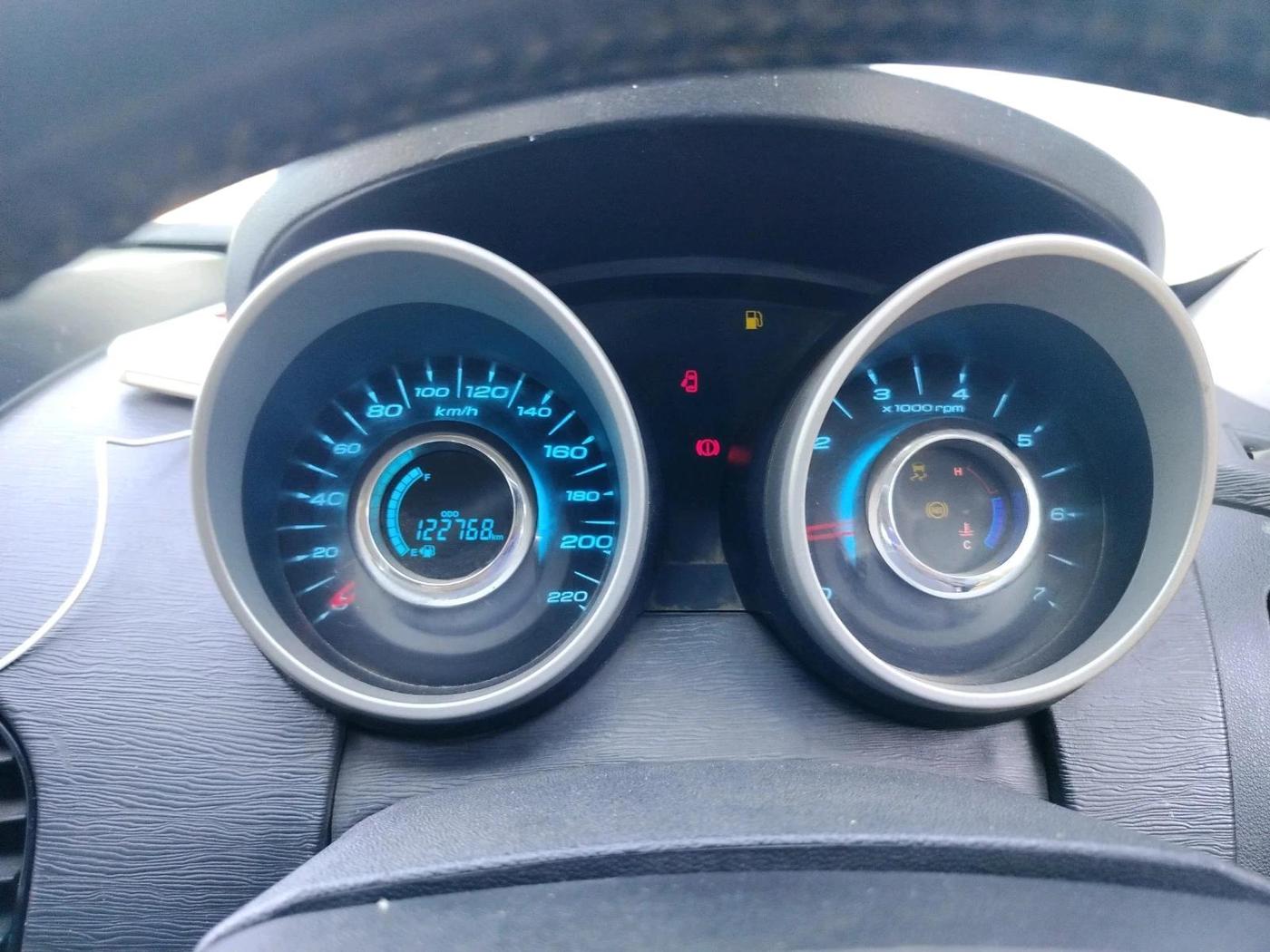 2017 Mahindra XUV500 W10, Diesel, Manual, 1,22,768 km, interior