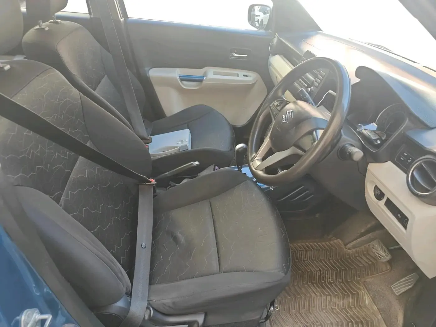2017 Maruti IGNIS ZETA 1.2 AMT, Petrol, Automatic, 66,602 km, interior