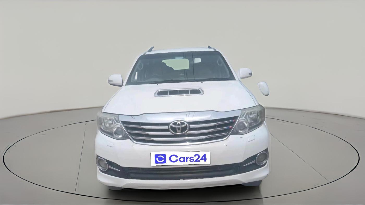 2013 Toyota Fortuner 3.0 4X2 MT, Diesel, Manual, 1,96,946 km, exterior