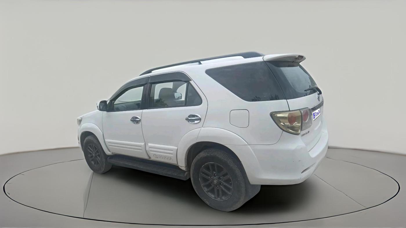 2013 Toyota Fortuner 3.0 4X2 MT, Diesel, Manual, 1,96,946 km, exterior