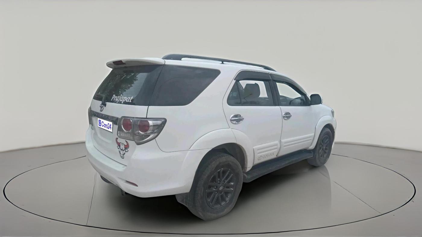 2013 Toyota Fortuner 3.0 4X2 MT, Diesel, Manual, 1,96,946 km, exterior