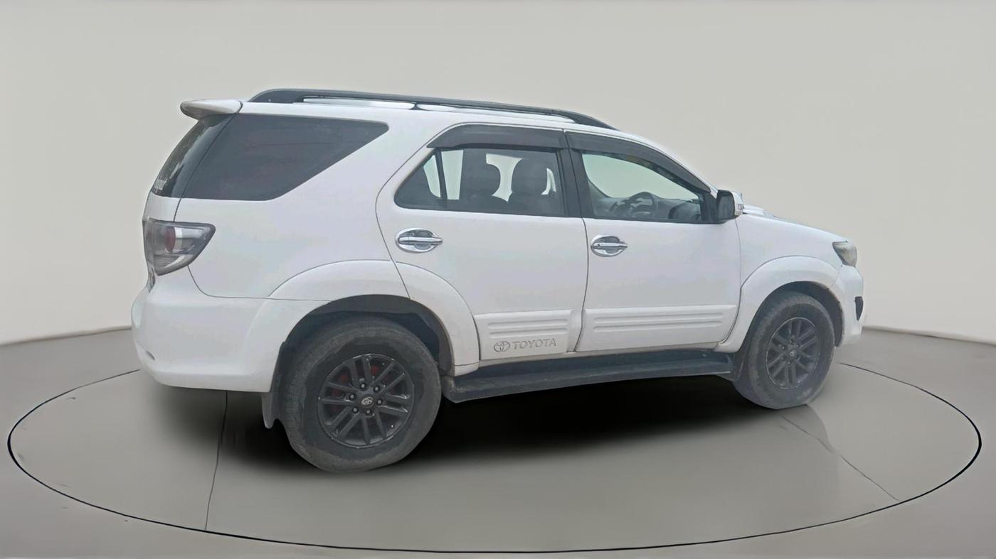 2013 Toyota Fortuner 3.0 4X2 MT, Diesel, Manual, 1,96,946 km, exterior