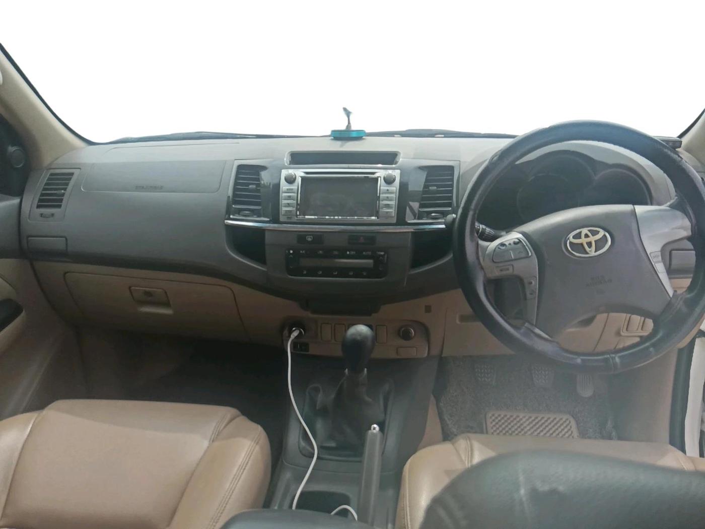 2013 Toyota Fortuner 3.0 4X2 MT, Diesel, Manual, 1,96,946 km, interior