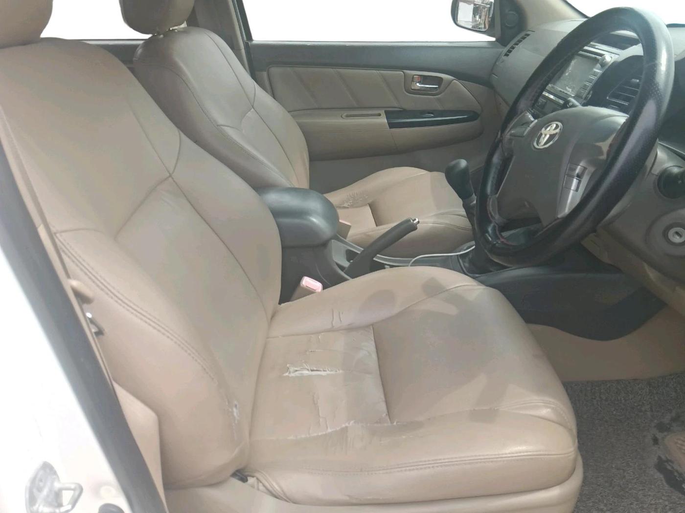 2013 Toyota Fortuner 3.0 4X2 MT, Diesel, Manual, 1,96,946 km, interior