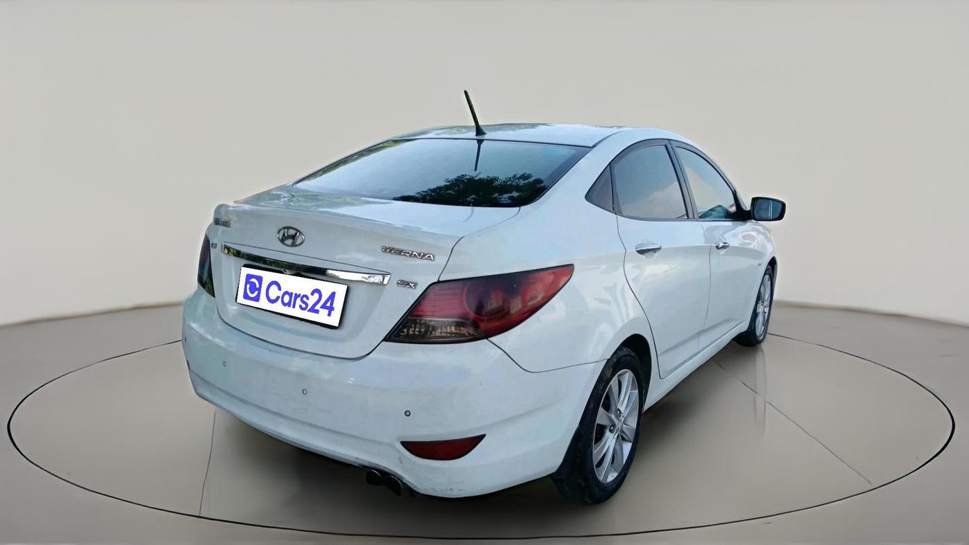 2011 Hyundai Verna FLUIDIC 1.6 CRDI SX OPT, Diesel, Manual, 1,08,245 km, exterior