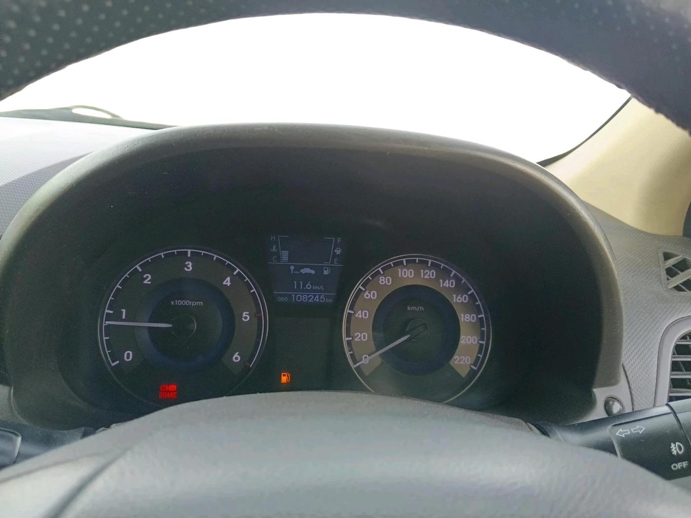 2011 Hyundai Verna FLUIDIC 1.6 CRDI SX OPT, Diesel, Manual, 1,08,245 km, interior
