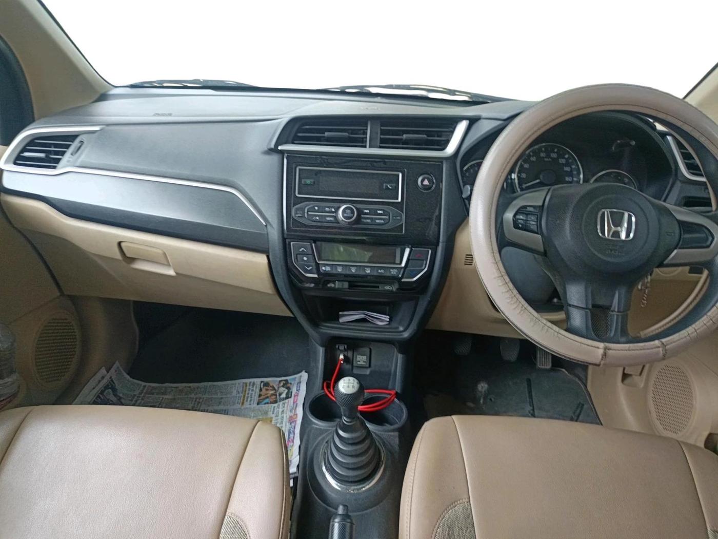 2016 Honda Amaze 1.2L I-VTEC VX, Petrol, Manual, 1,30,395 km, interior