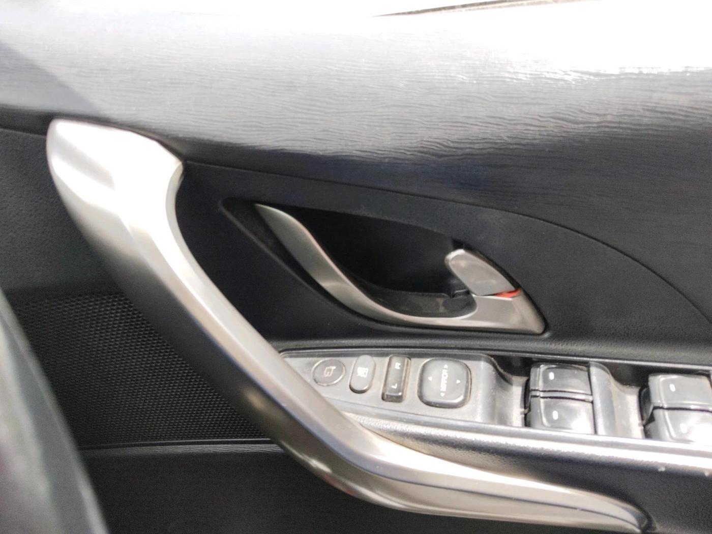 2018 Mahindra XUV500 W9, Diesel, Manual, 1,35,085 km, interior