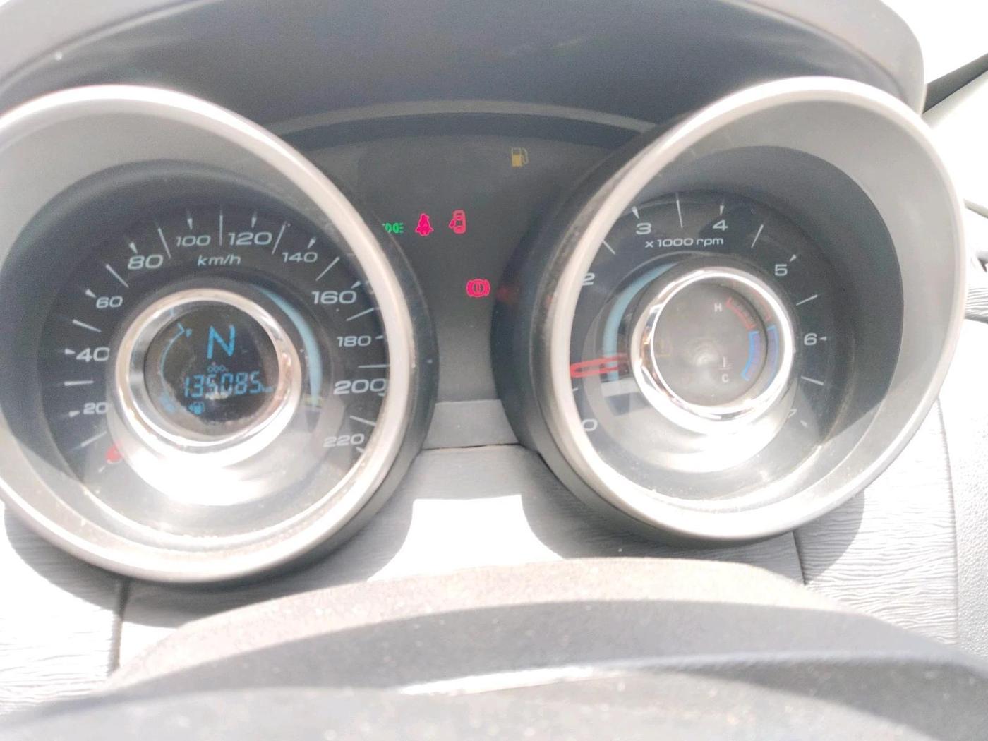 2018 Mahindra XUV500 W9, Diesel, Manual, 1,35,085 km, interior