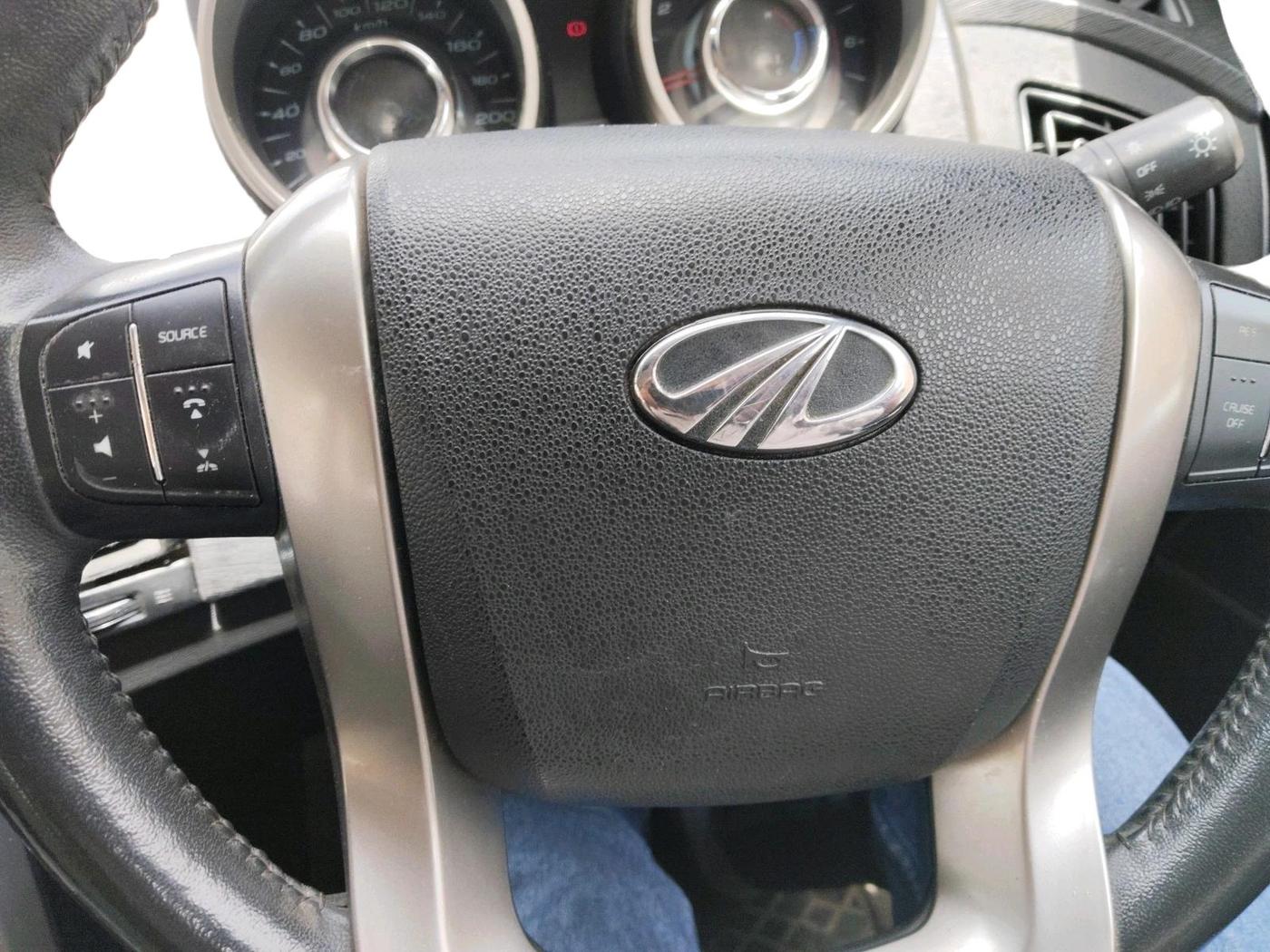 2018 Mahindra XUV500 W9, Diesel, Manual, 1,35,085 km, interior
