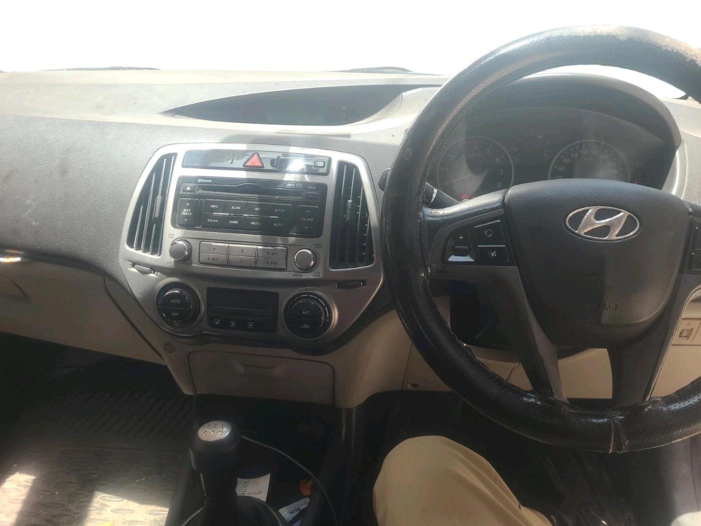 2013 Hyundai i20 SPORTZ 1.2, Petrol, Manual, 84,843 km, interior