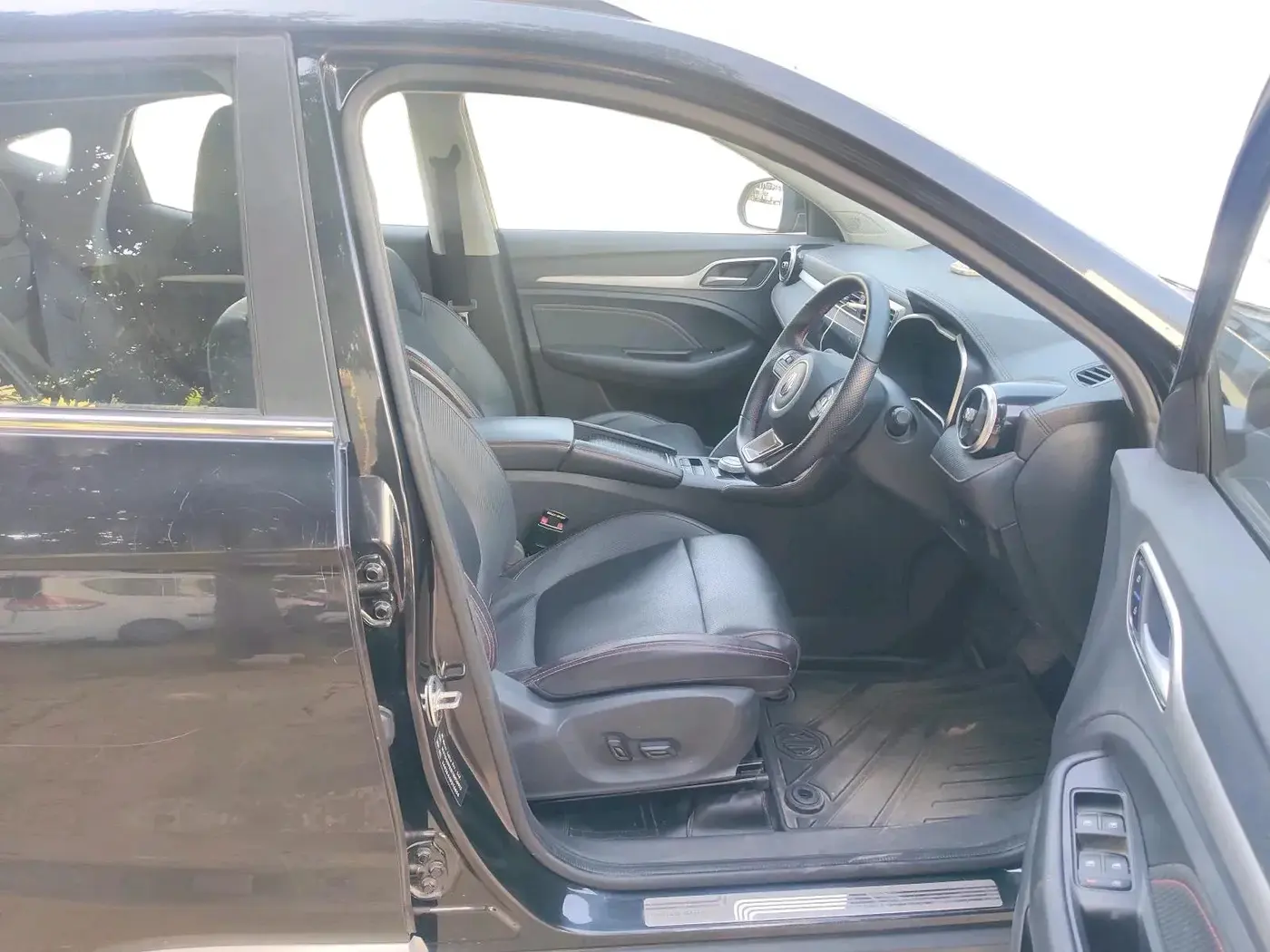 2025 MG ZS EV Exclusive Plus, Electric, Automatic, 10,300 km, interior