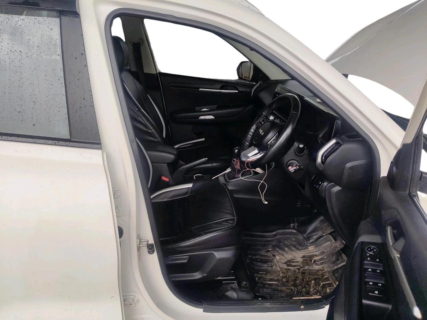 2023 KIA SONET HTK PLUS 1.2, Petrol, Manual, 29,928 km, interior