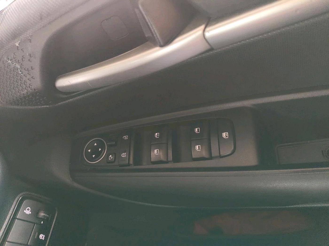 2023 KIA SONET HTK PLUS 1.2, Petrol, Manual, 29,928 km, interior