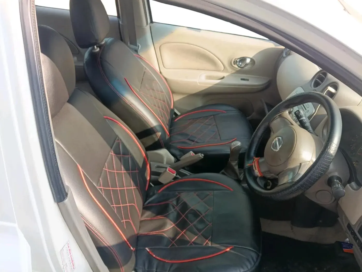 2011 Nissan Micra XV DIESEL, Diesel, Manual, 1,33,731 km, interior