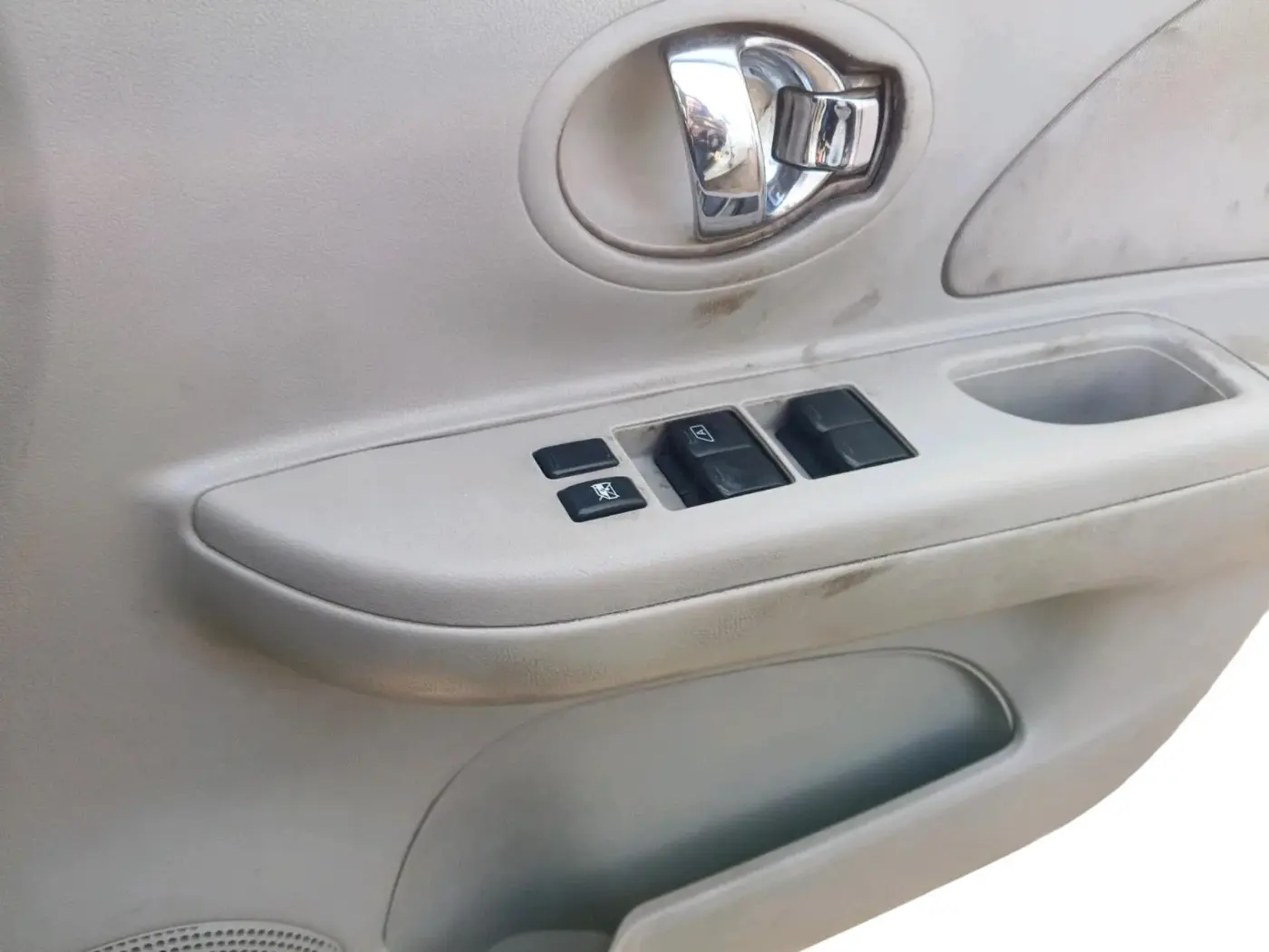 2011 Nissan Micra XV DIESEL, Diesel, Manual, 1,33,731 km, interior