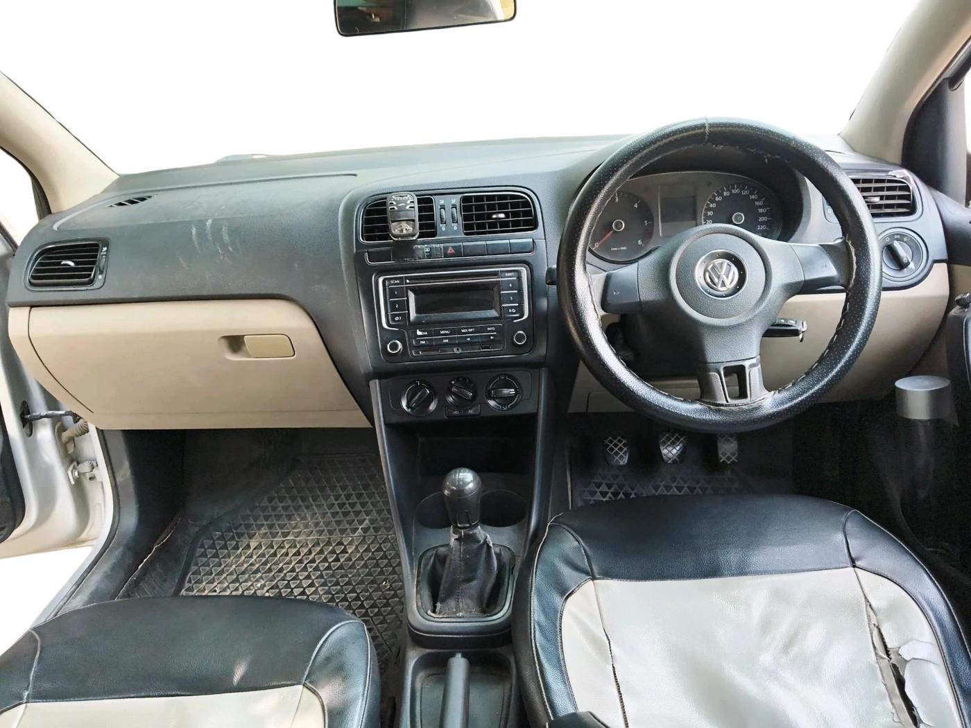 2014 Volkswagen Polo COMFORTLINE 1.2L, Diesel, Manual, 1,42,741 km, interior