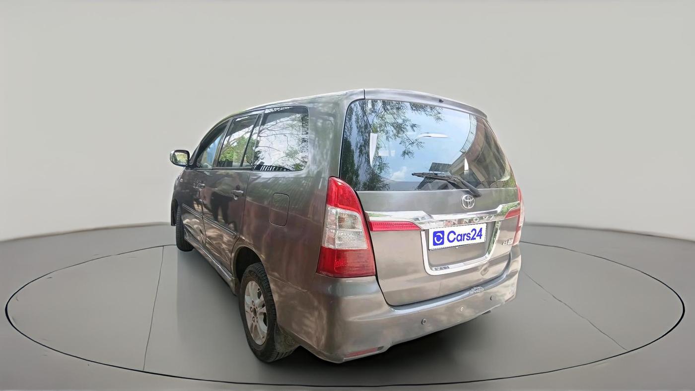 2012 Toyota Innova 2.5 GX 8 STR, Diesel, Manual, 1,41,268 km, exterior