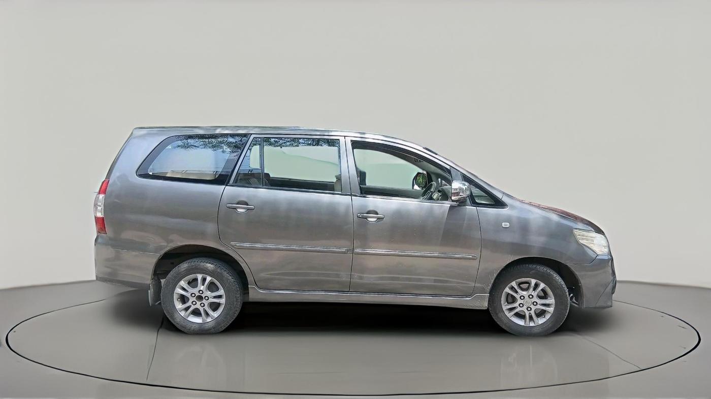 2012 Toyota Innova 2.5 GX 8 STR, Diesel, Manual, 1,41,268 km, exterior