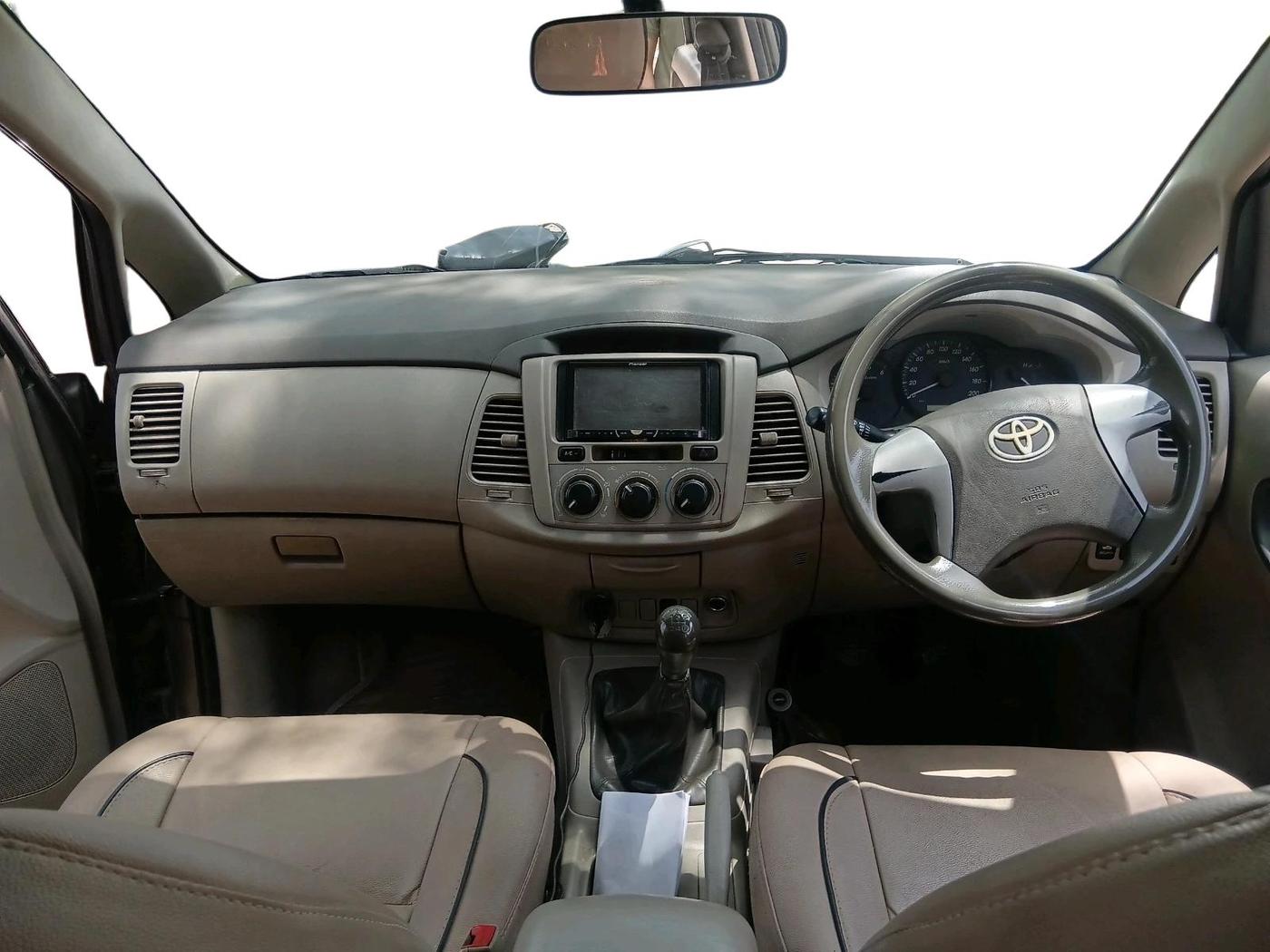 2012 Toyota Innova 2.5 GX 8 STR, Diesel, Manual, 1,41,268 km, interior