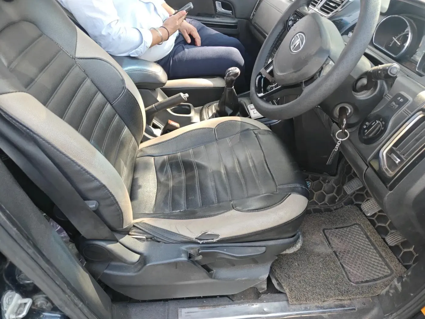 2018 Tata Hexa XE 4X2 7 STR, Diesel, Manual, 1,50,400 km, interior