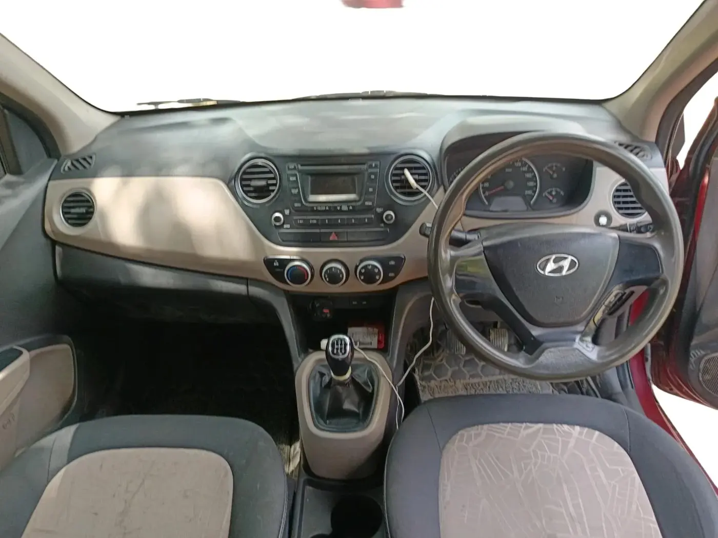 2014 Hyundai Grand i10 SPORTZ 1.2 KAPPA VTVT, CNG, Manual, 1,48,546 km, interior