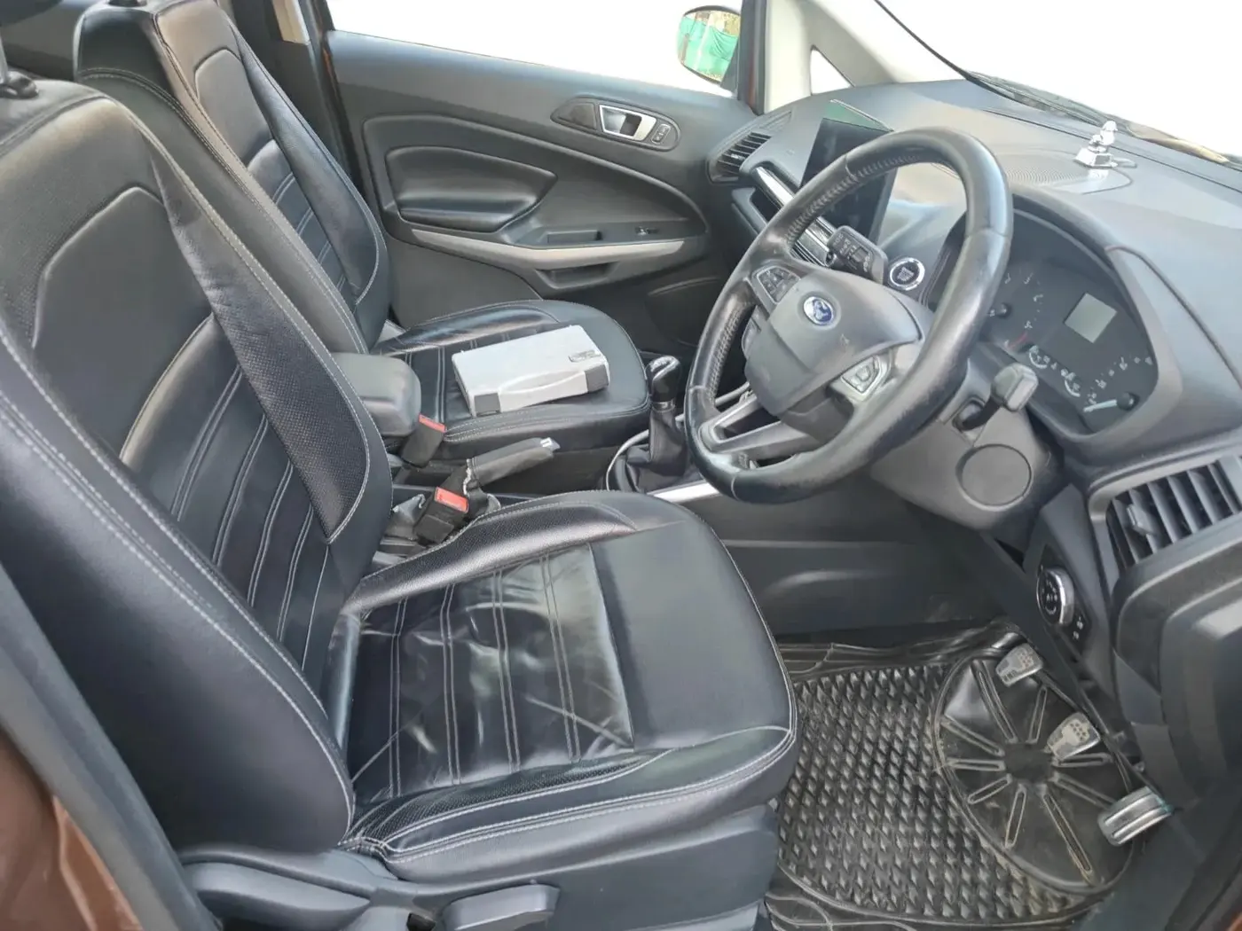 2018 Ford Ecosport TITANIUM + 1.5L DIESEL, Diesel, Manual, 1,67,441 km, interior